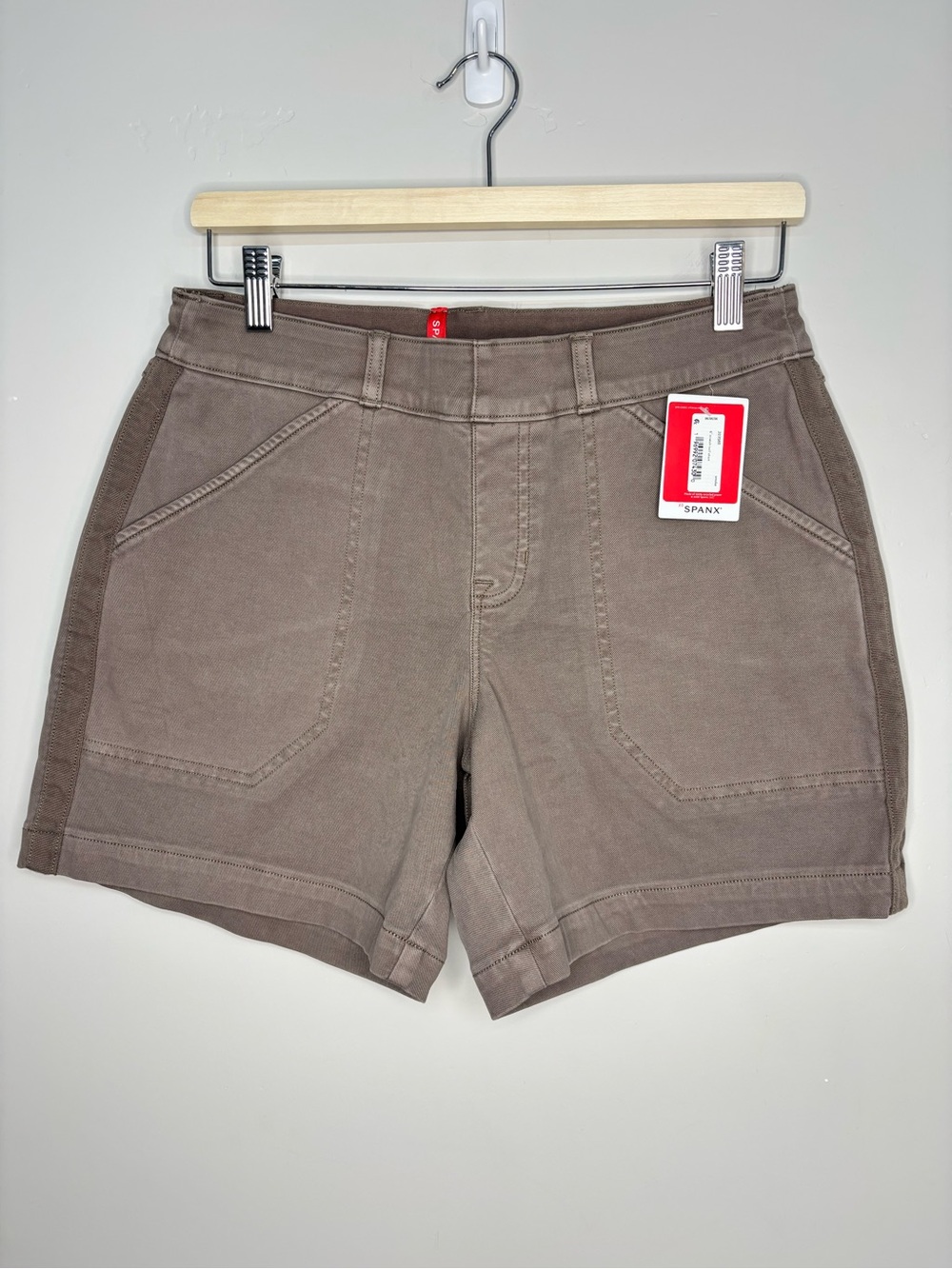 NWT SPANX 6” Stretch Twill Shorts Smoke Taupe Pull On Size Medium - Picture 2 of 10